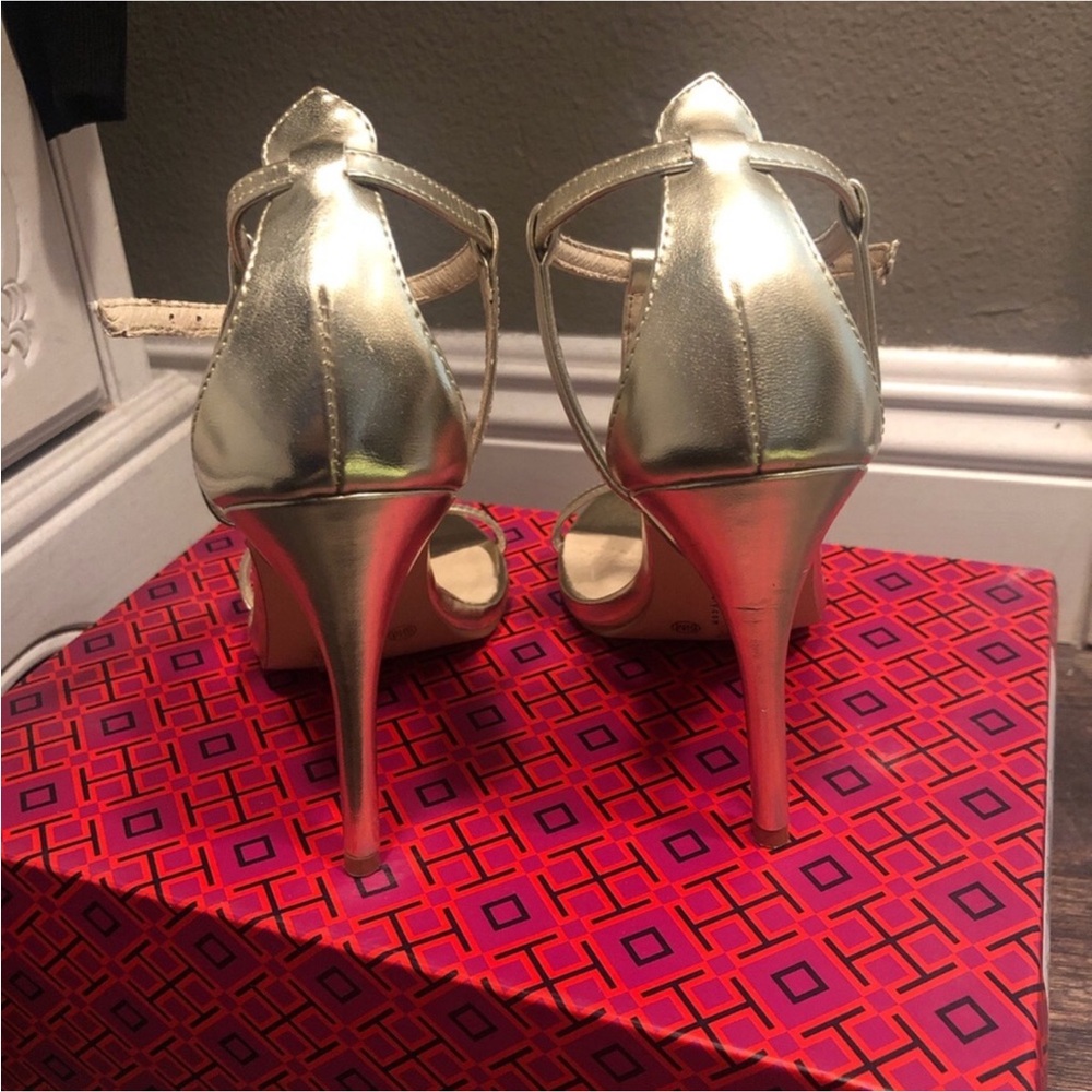 NWOT Chinese Laundry Metallic Gold Sandals - Picture 3 of 5